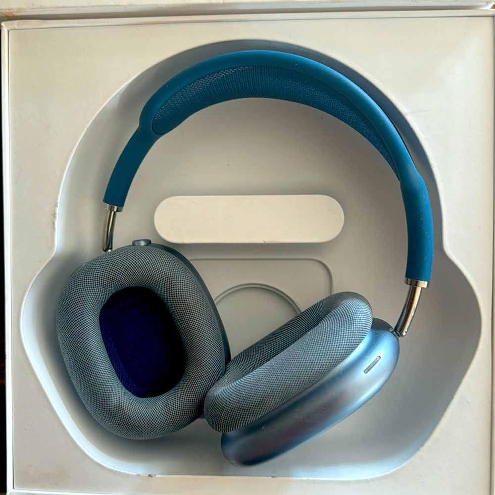 AirPods Max used condition